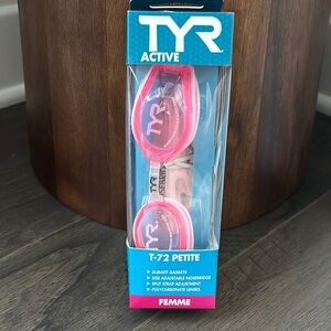 TYR Active T-72 Petite swim goggle,split strap adjustment,adjustable nose bridge